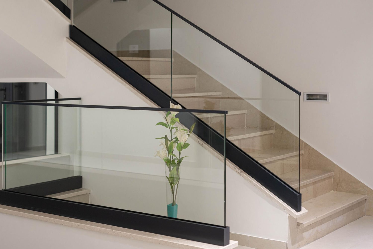 Glasgeländer Berlin – elegante Sicherheitslösung