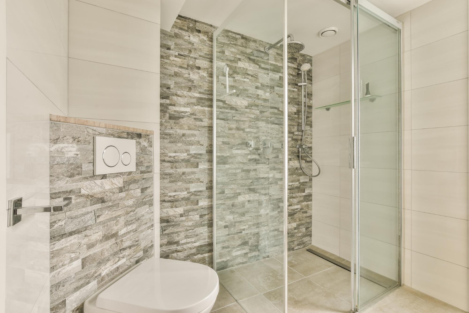 Dusche mit Schiebetür – professionelle Montage