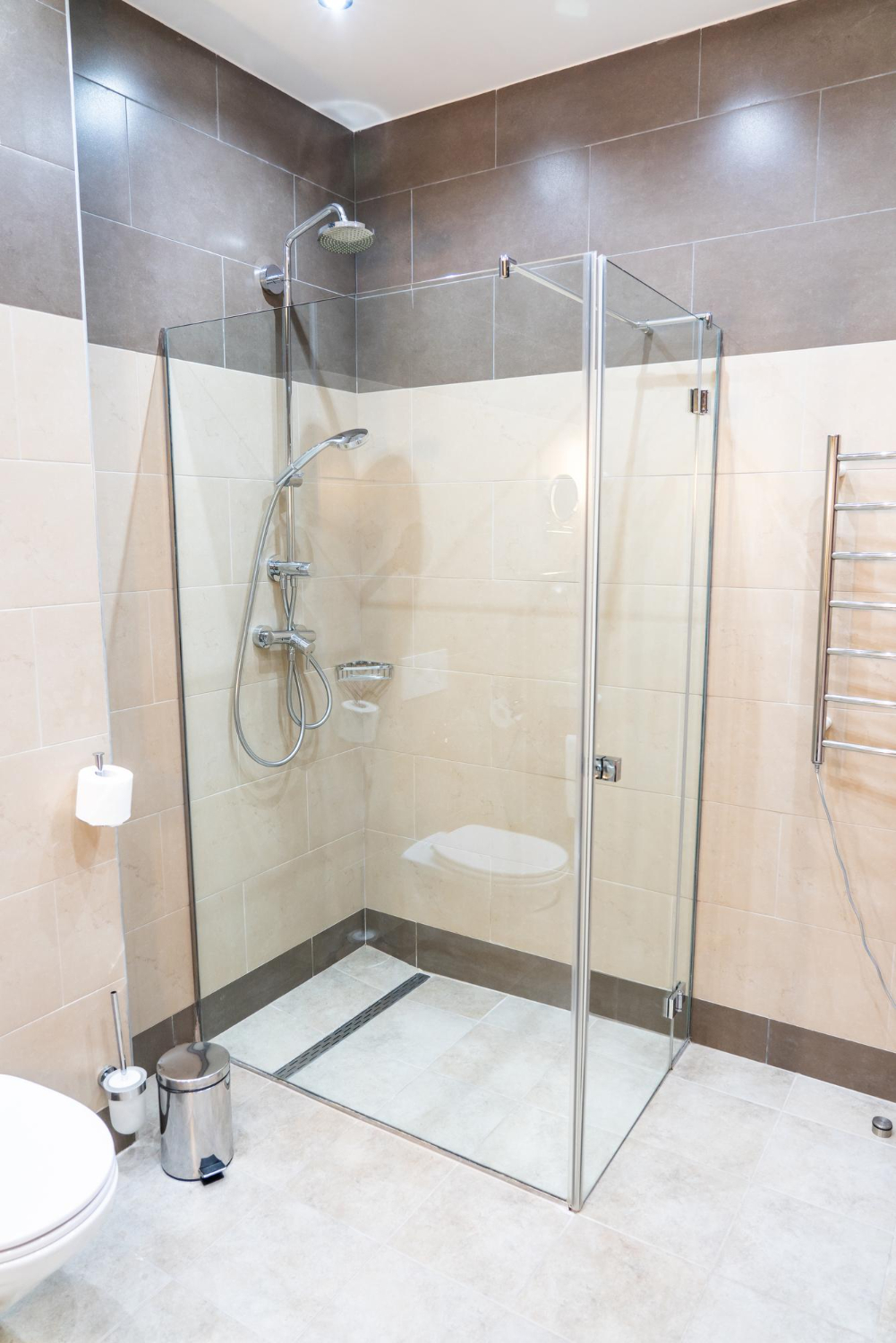 Duschkabine aus Glas – sauber montiert