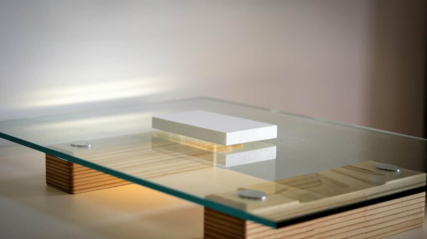 Glasmöbel – funktionale Regalsysteme
