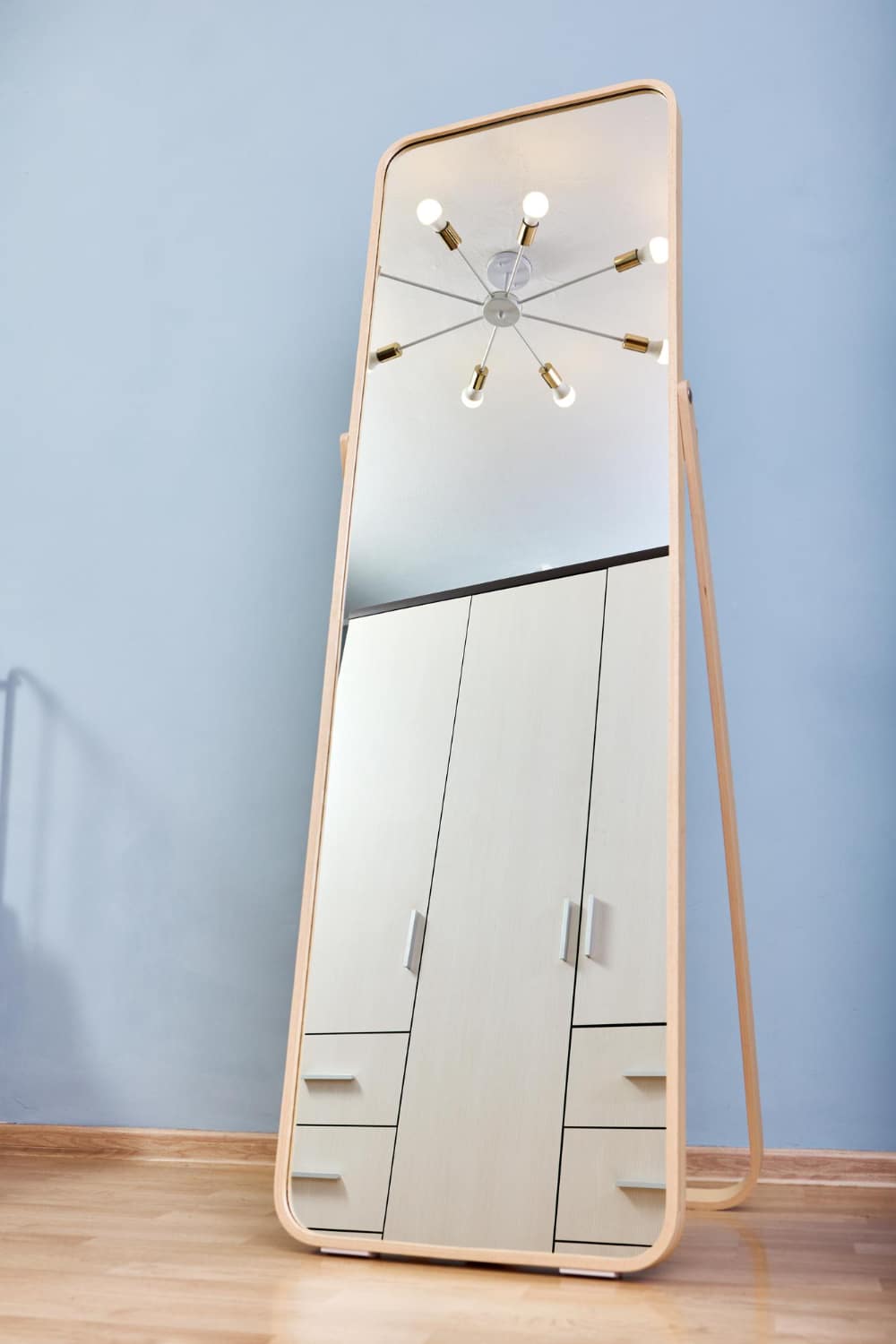 Standspiegel mit Kippschutz – sicher und stabil