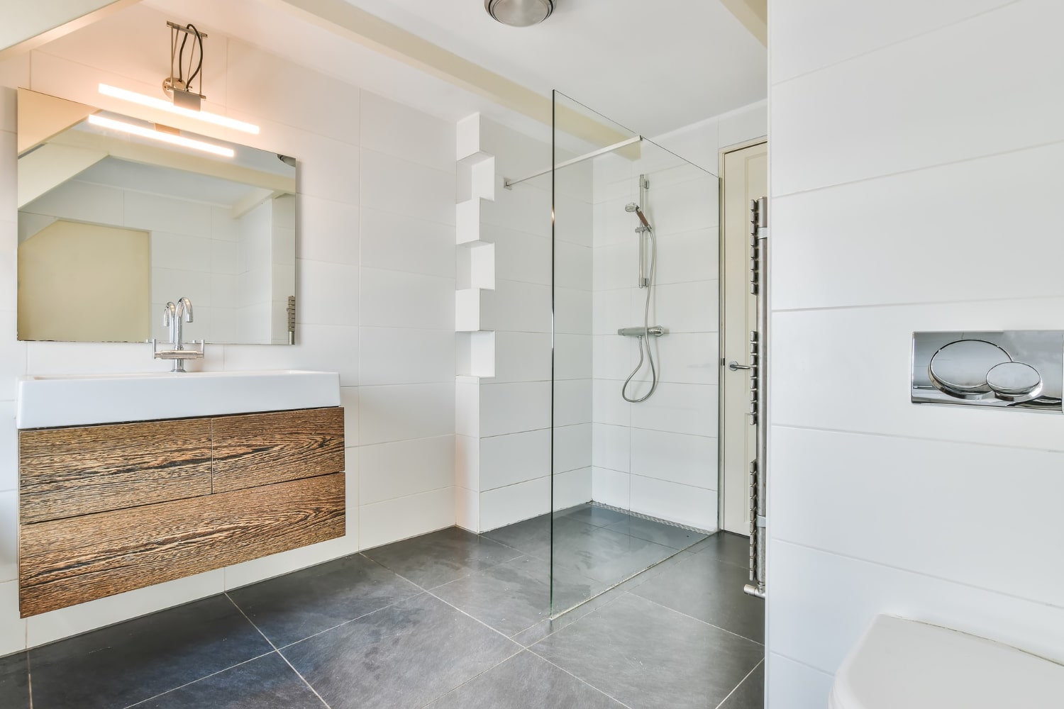Offene Walk-In Dusche mit Glasabtrennung – Maßanfertigung Berlin